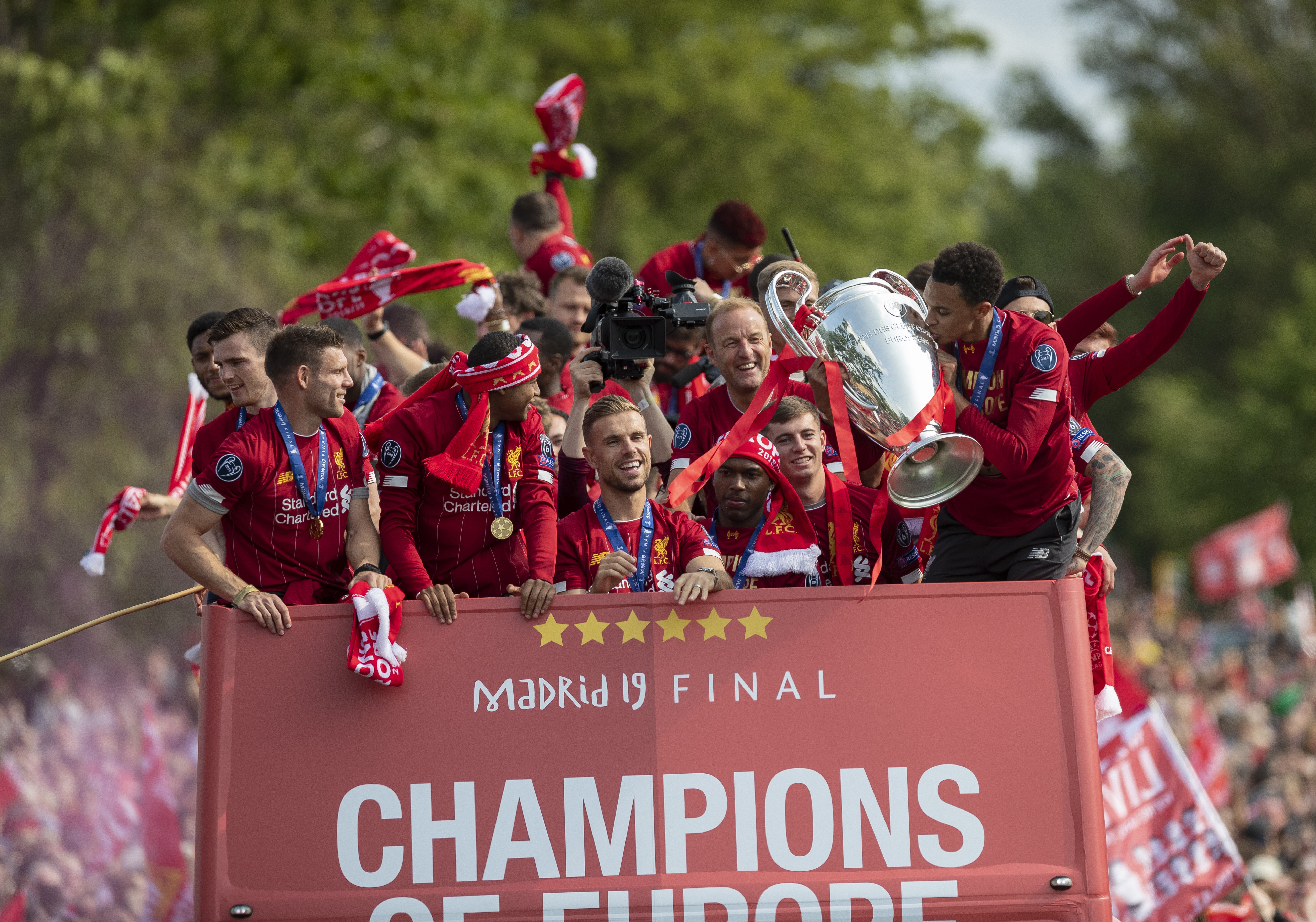 布里奇斯26分 黄蜂战胜公牛